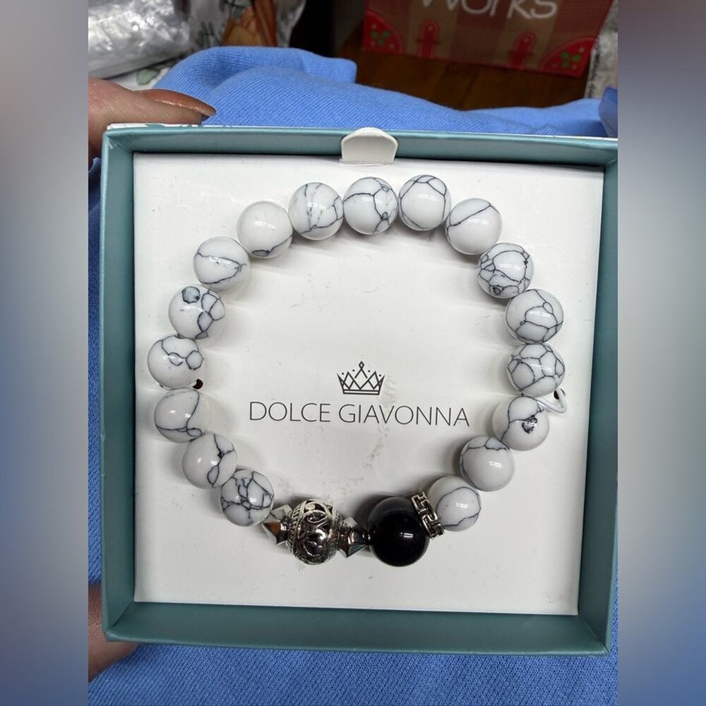 NWT Dolce Giavonna Genuine White and Black Stone Beaded Stretch Bracelet